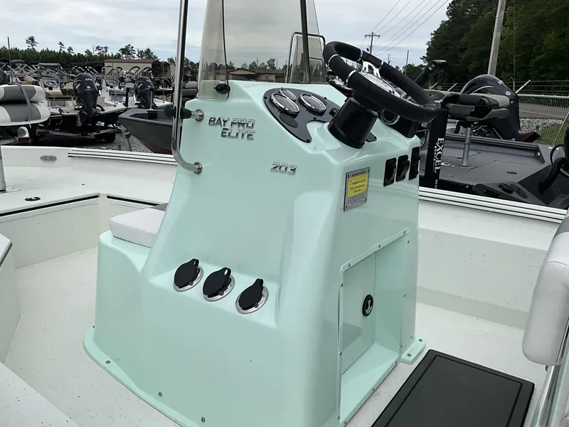 Slide: The Image of Excel Bay Pro 203 203 ELITE-YAMAHA 2025 - 5