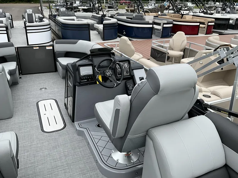 Slide: The Image of Veranda Relax Series 22RC 2025 - 10