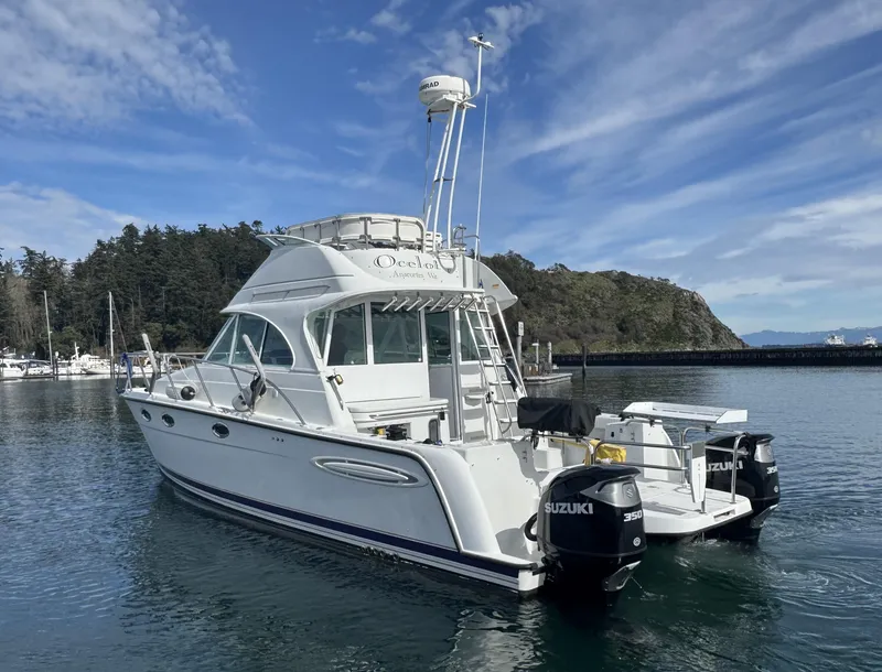 Slide: The Image of 2005 Glacier Bay 3490 Ocean Runner boat with Suzuki engines on calm water. - 7