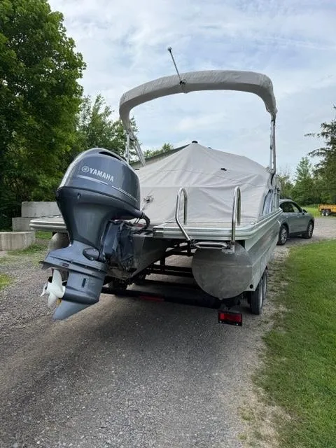 Slide: The Image of 2018 Bennington SX 22 SSBXP pontoon boat with Yamaha motor on trailer. - 16