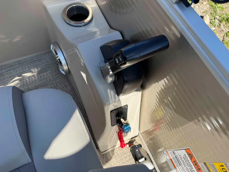 Slide: The Image of 2018 Bennington SX 22 SSBXP boat control panel with throttle and cup holder. - 19