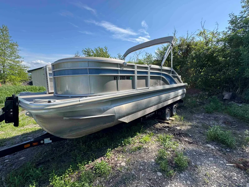 Slide: The Image of 2018 Bennington SX 22 SSBXP pontoon boat on trailer, parked outdoors. - 25