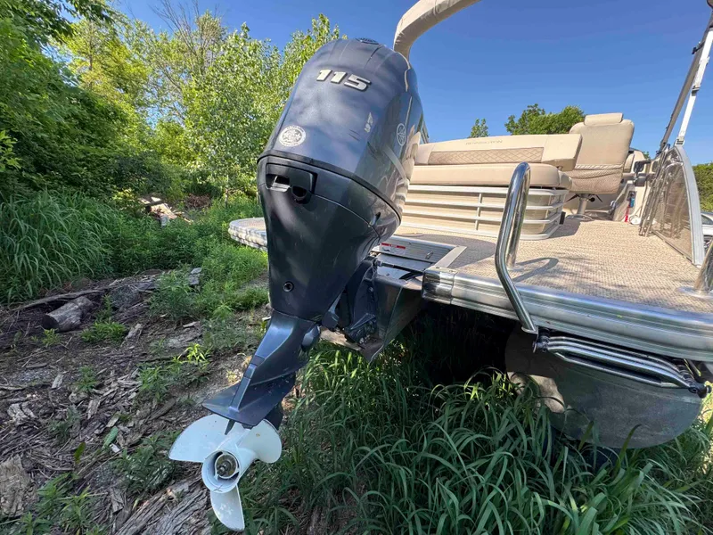 Slide: The Image of 2018 Bennington SX 22 SSBXP pontoon boat with 115 HP outboard motor, docked on grassy shore. - 29