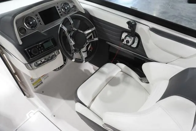 Slide: The Image of Regal 2300 RX Surf 2016 - 10