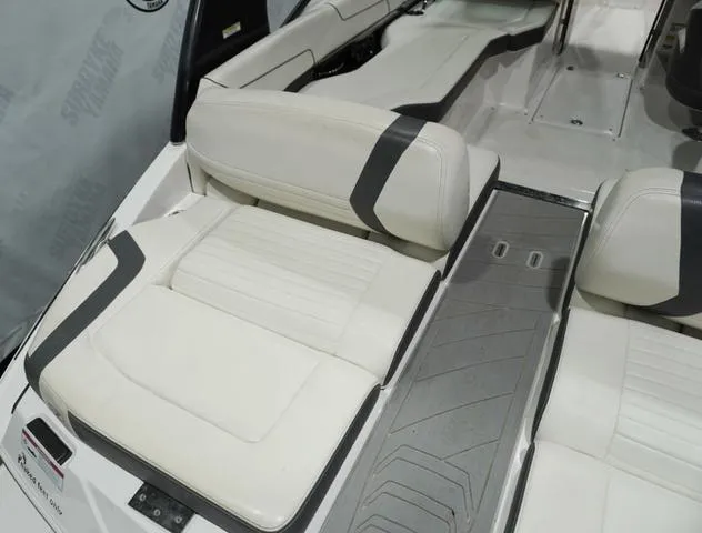 Slide: The Image of Regal 2300 RX Surf 2016 - 11