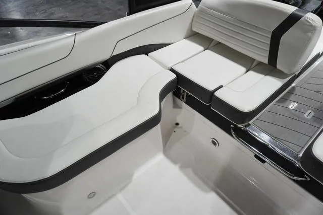 Slide: The Image of Regal 2300 RX Surf 2016 - 9