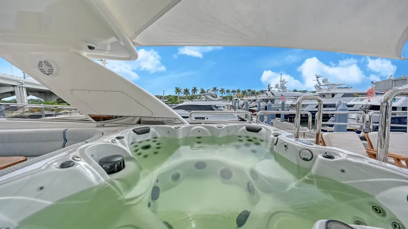 Slide: The Image of Luxurious Horizon 95 yacht with jacuzzi, docked under clear blue skies, 2007 model. - 45