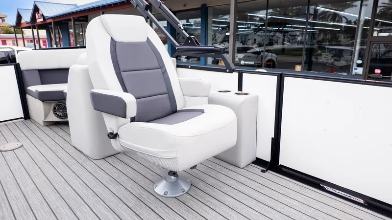 Slide: The Image of Harris Cruiser 230 2024 - 15