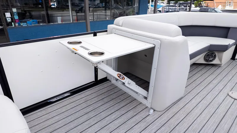 Slide: The Image of Harris Cruiser 230 2024 - 16