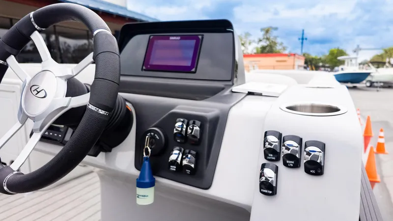 Slide: The Image of Harris Cruiser 230 2024 - 23