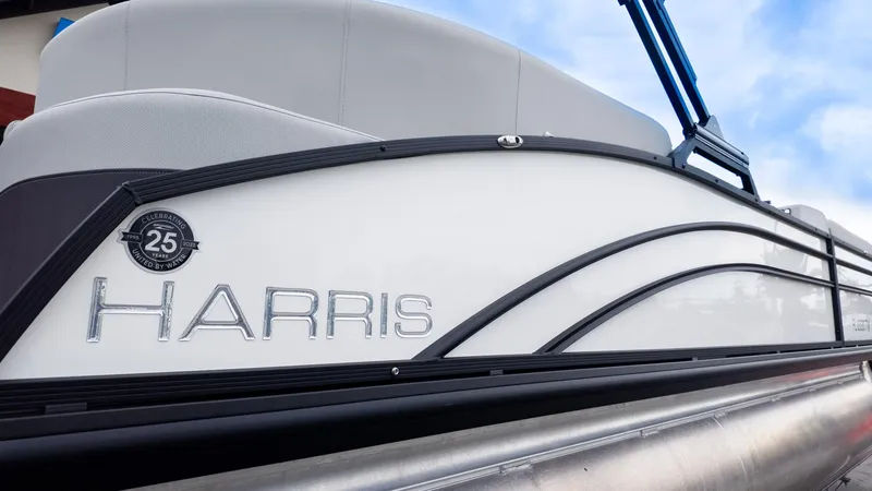 Slide: The Image of Harris Cruiser 230 2024 - 3