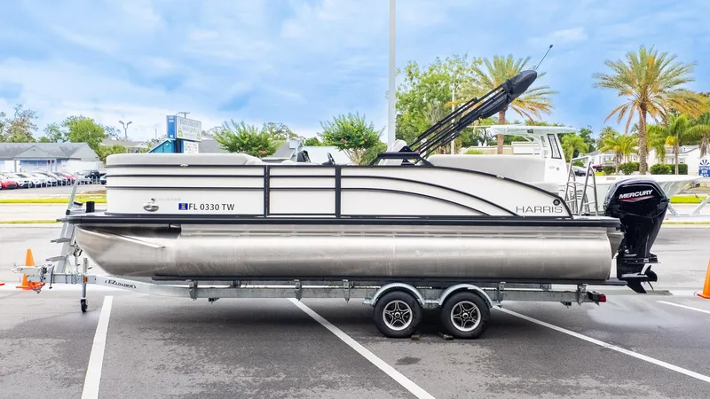 Slide: The Image of Harris Cruiser 230 2024 - 5