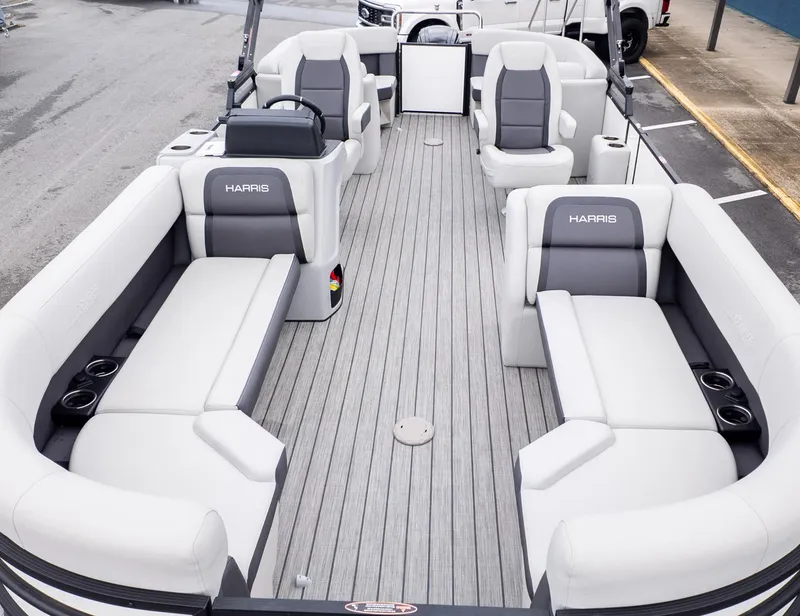 Slide: The Image of Harris Cruiser 230 2024 - 7