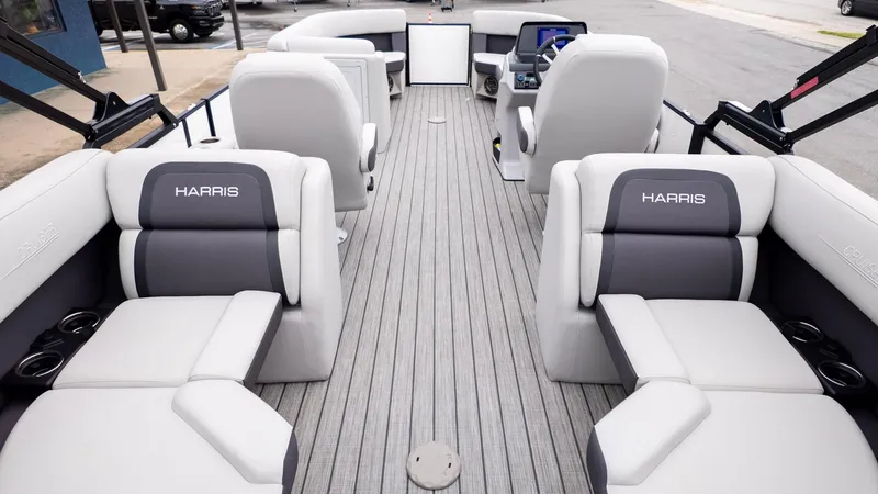 Slide: The Image of Harris Cruiser 230 2024 - 8