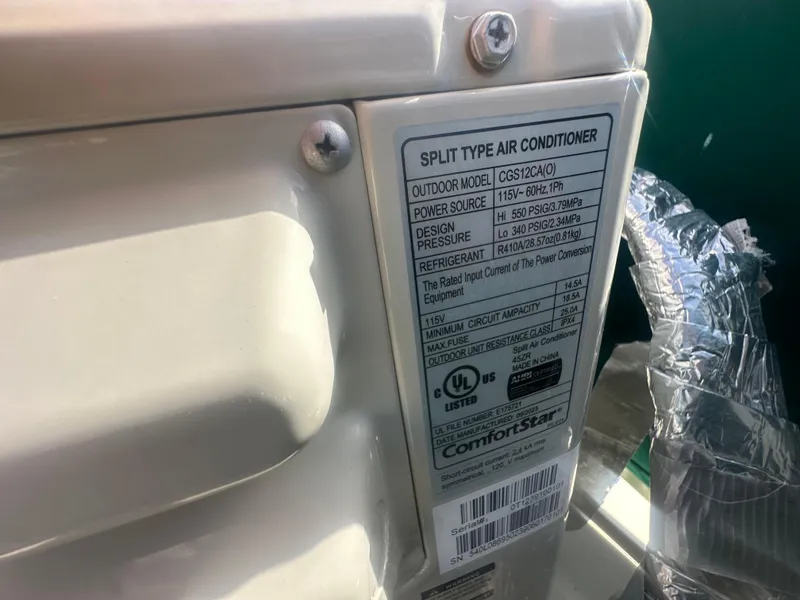 Slide: The Image of Split type air conditioner label on 1989 Bluewater 51' Coastal Cruiser. - 14