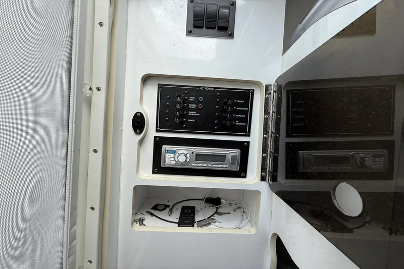 Slide: The Image of Four Winns 248 Vista 2000 - 18