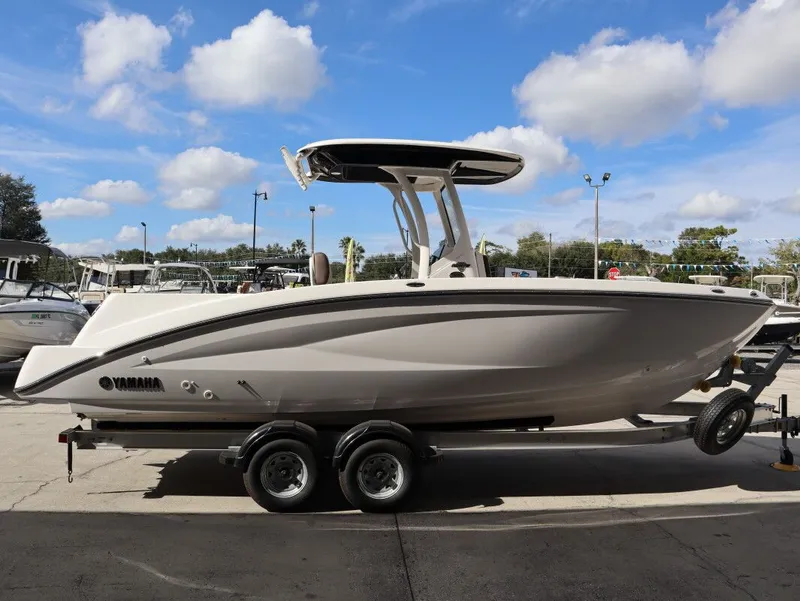 Slide: The Image of Yamaha 252 FSH Sport 2025 - 3