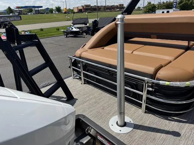 Slide: The Image of Bennington 24 MSB Sport Arch Tri-toon Pontoon 2025 - 14