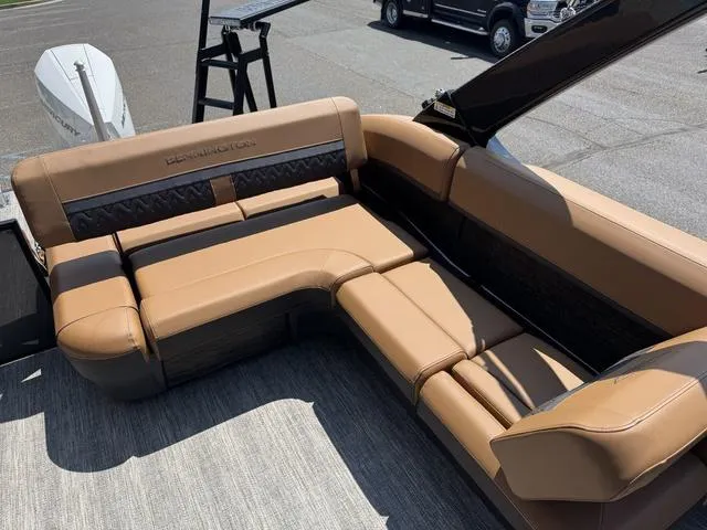 Slide: The Image of Bennington 24 MSB Sport Arch Tri-toon Pontoon 2025 - 17