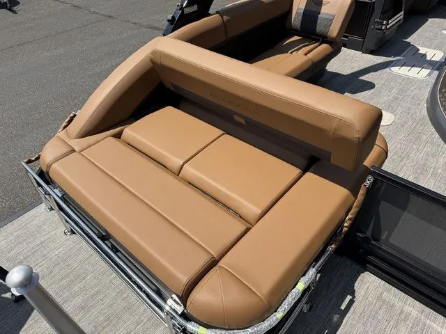 Slide: The Image of Bennington 24 MSB Sport Arch Tri-toon Pontoon 2025 - 18