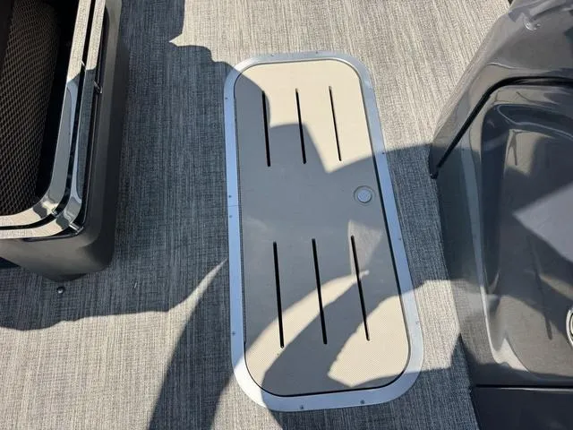 Slide: The Image of Bennington 24 MSB Sport Arch Tri-toon Pontoon 2025 - 28