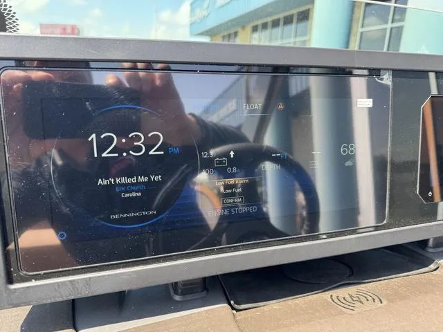 Slide: The Image of Bennington 24 MSB Sport Arch Tri-toon Pontoon 2025 - 31