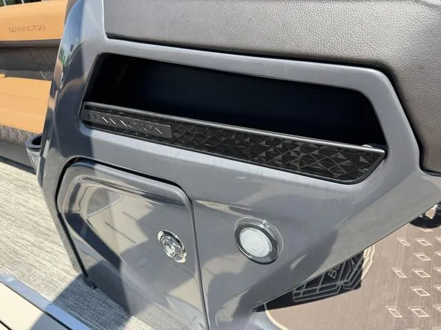 Slide: The Image of Bennington 24 MSB Sport Arch Tri-toon Pontoon 2025 - 32