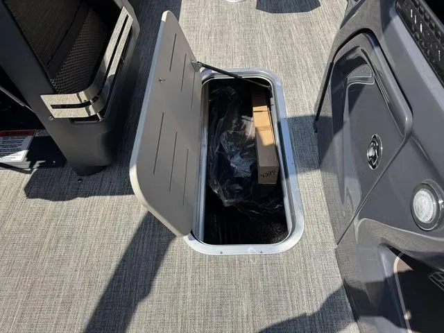 Slide: The Image of Bennington 24 MSB Sport Arch Tri-toon Pontoon 2025 - 33