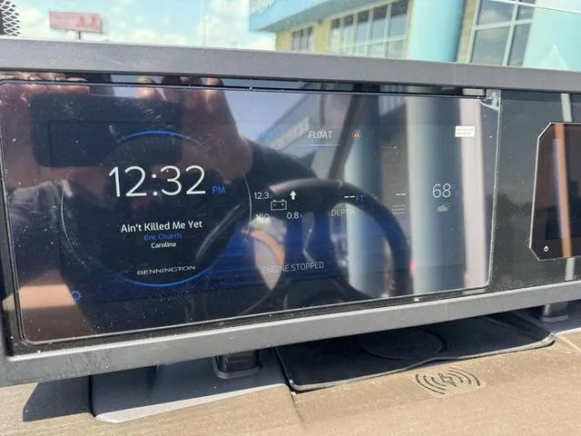 Slide: The Image of Bennington 24 MSB Sport Arch Tri-toon Pontoon 2025 - 36