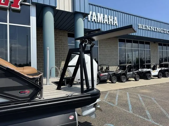 Slide: The Image of Bennington 24 MSB Sport Arch Tri-toon Pontoon 2025 - 4