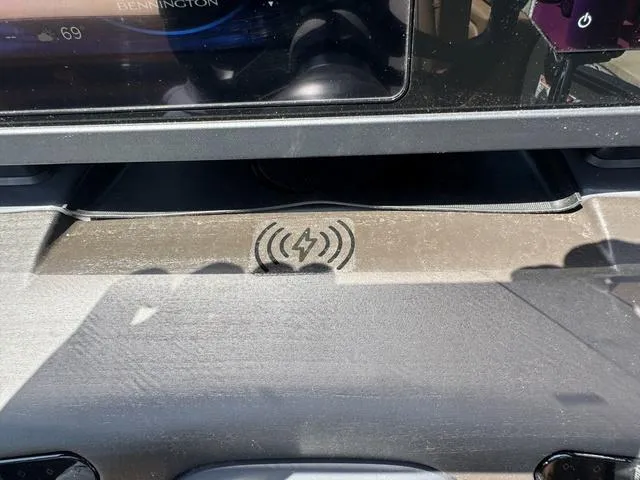 Slide: The Image of Bennington 24 MSB Sport Arch Tri-toon Pontoon 2025 - 41