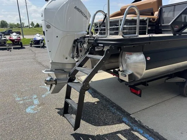 Slide: The Image of Bennington 24 MSB Sport Arch Tri-toon Pontoon 2025 - 6