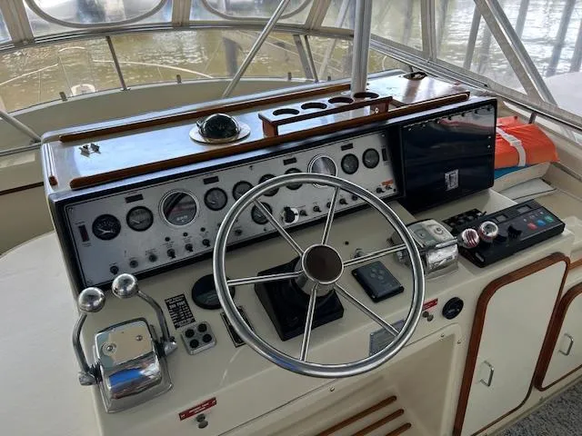 Slide: The Image of Chris-Craft 42 Tournament Fisherman 1987 - 16