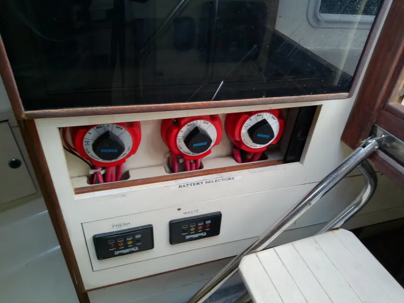 Slide: The Image of Battery controls and gauges on a 1996 Albin 31 Tournament Express boat. - 49