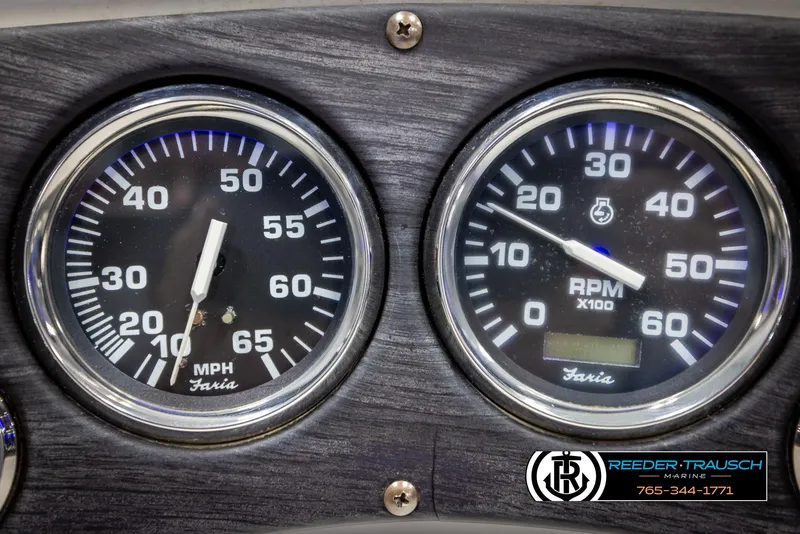 Slide: The Image of Crownline Boats 242 CR 1999 - 54