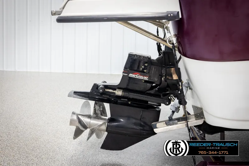 Slide: The Image of Crownline Boats 242 CR 1999 - 68