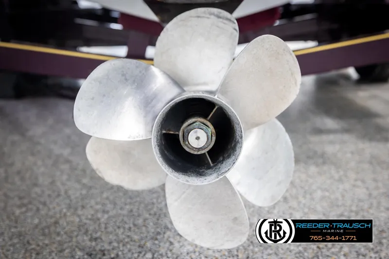 Slide: The Image of Crownline Boats 242 CR 1999 - 71