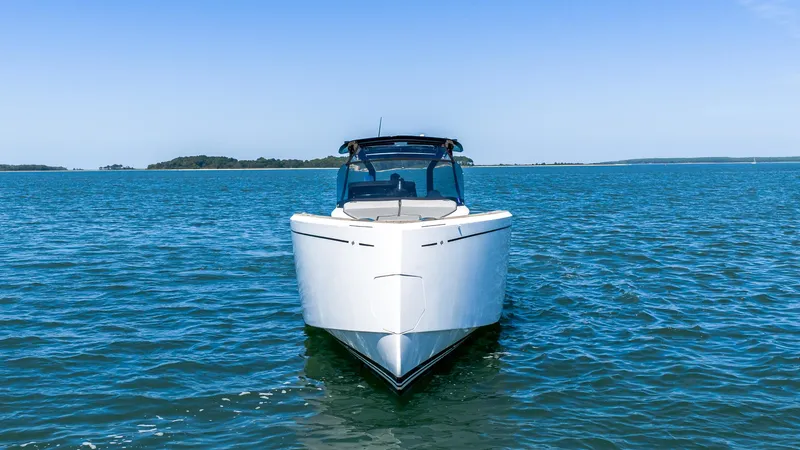 Slide: The Image of 2023 Pardo Yachts P38 on open water, front view. - 6