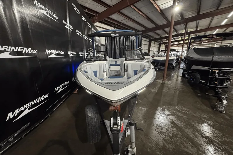 Slide: The Image of Malibu Wakesetter Lsv 23 2021 - 1