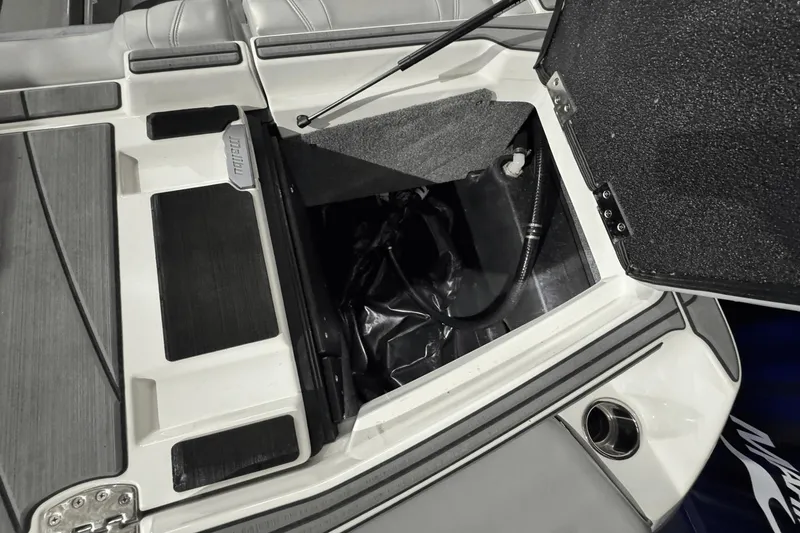 Slide: The Image of Malibu Wakesetter Lsv 23 2021 - 12