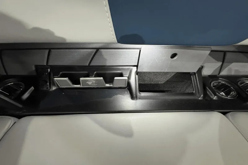 Slide: The Image of Malibu Wakesetter Lsv 23 2021 - 24