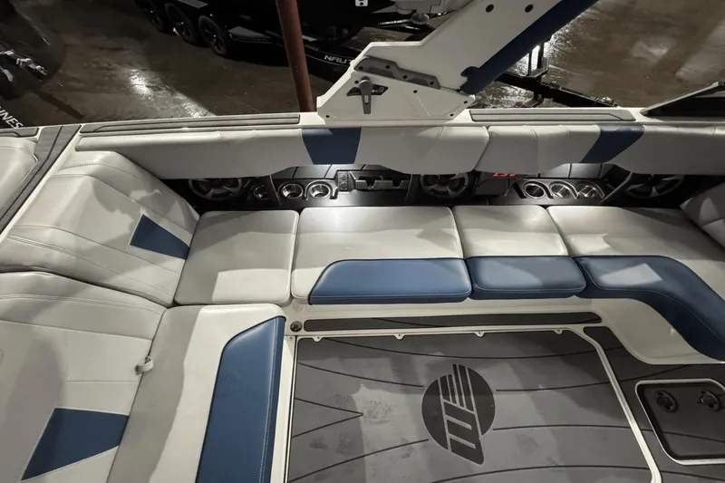 Slide: The Image of Malibu Wakesetter Lsv 23 2021 - 25