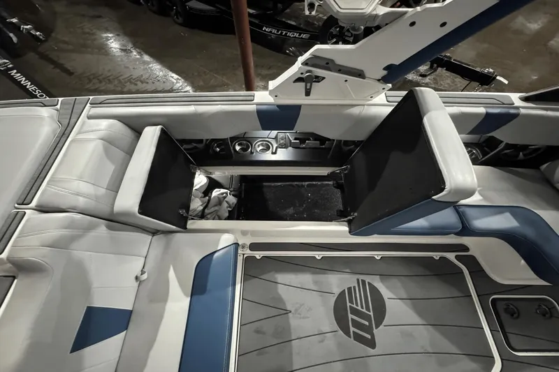 Slide: The Image of Malibu Wakesetter Lsv 23 2021 - 26