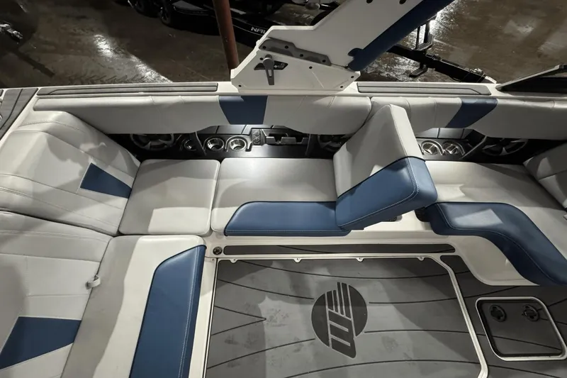 Slide: The Image of Malibu Wakesetter Lsv 23 2021 - 27