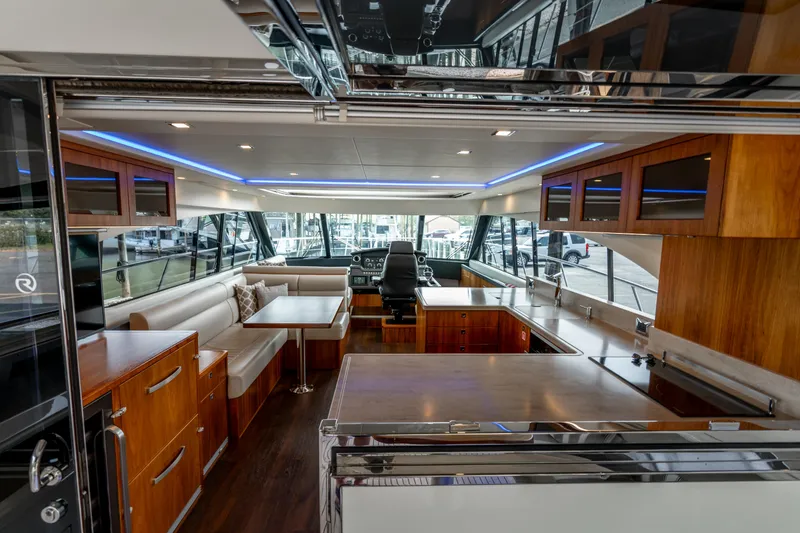 Slide: The Image of Riviera 5400 Sport Yacht 2018 - 50