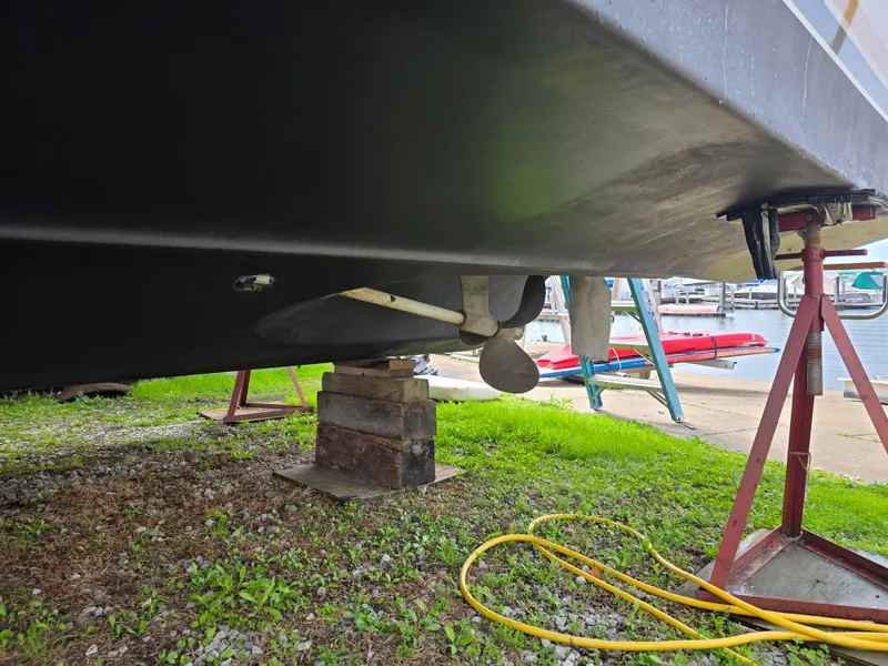 Slide: The Image of 1987 Sea Ray 390 Express Cruiser on stands, showing hull and propeller details. - 38