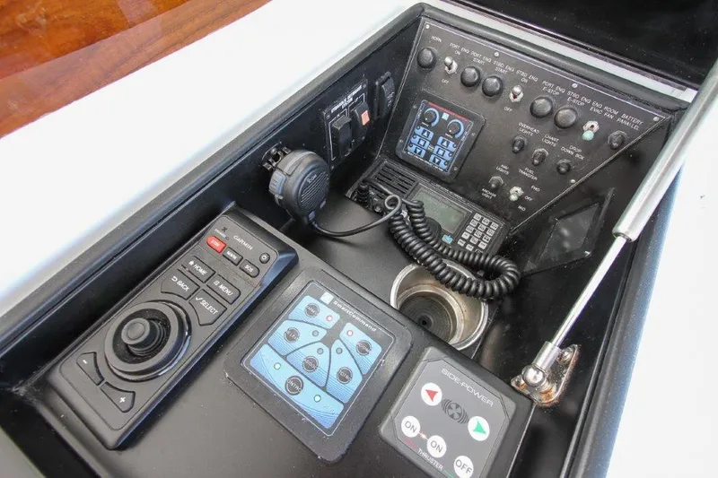 Slide: The Image of Viking 55 Convertible 2017 - 28