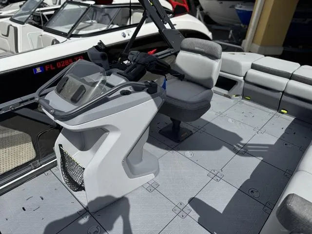 Slide: The Image of Sea-Doo Switch Sport 21 2023 - 18