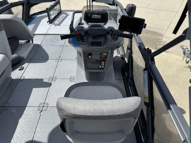 Slide: The Image of Sea-Doo Switch Sport 21 2023 - 23