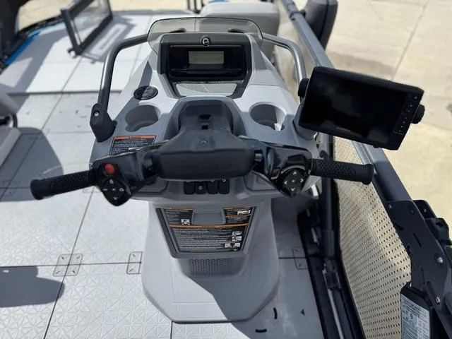 Slide: The Image of Sea-Doo Switch Sport 21 2023 - 24